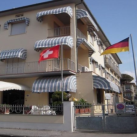 לידו די קאמאיורה Hotel Perla Del Mare מראה חיצוני תמונה