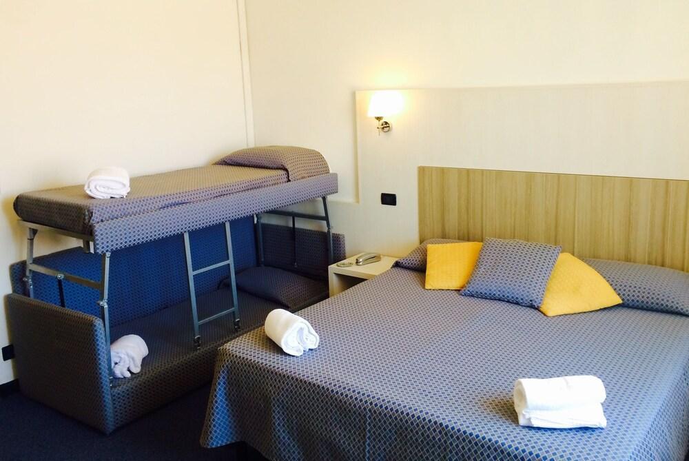 לידו די קאמאיורה Hotel Perla Del Mare מראה חיצוני תמונה
