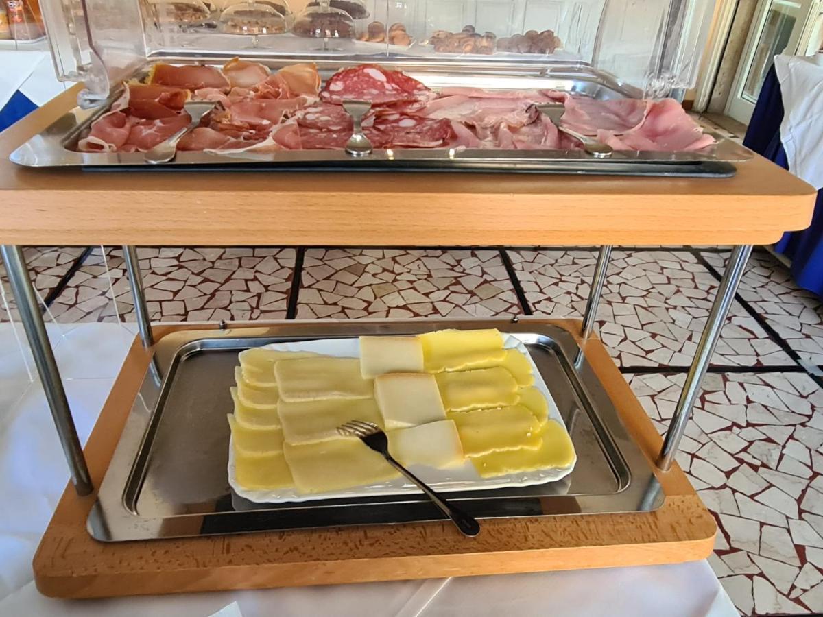 לידו די קאמאיורה Hotel Perla Del Mare מראה חיצוני תמונה