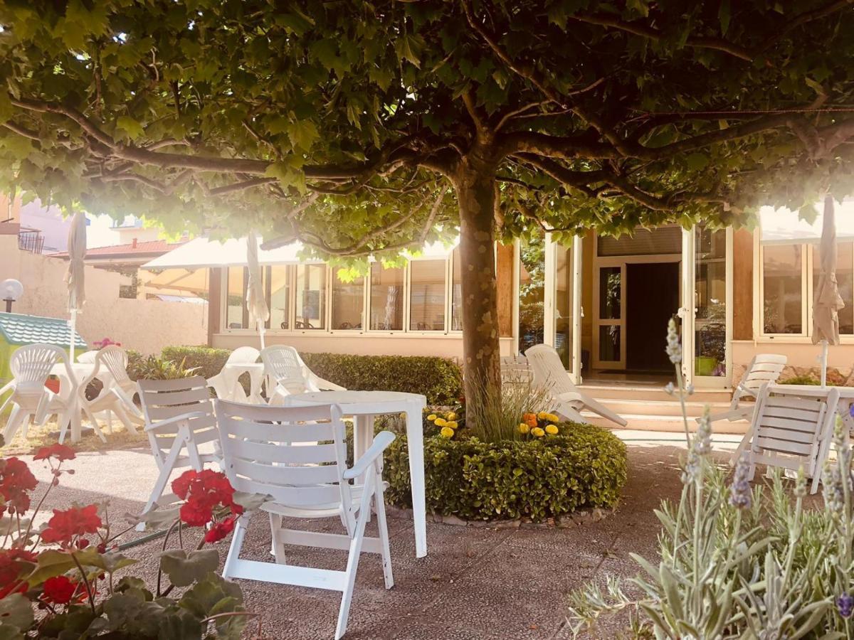 לידו די קאמאיורה Hotel Perla Del Mare מראה חיצוני תמונה