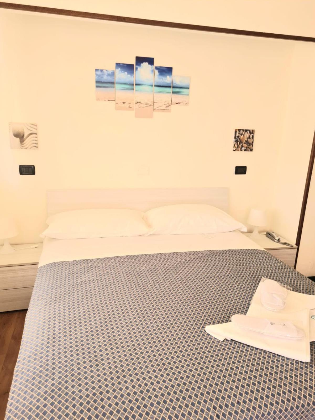 לידו די קאמאיורה Hotel Perla Del Mare מראה חיצוני תמונה