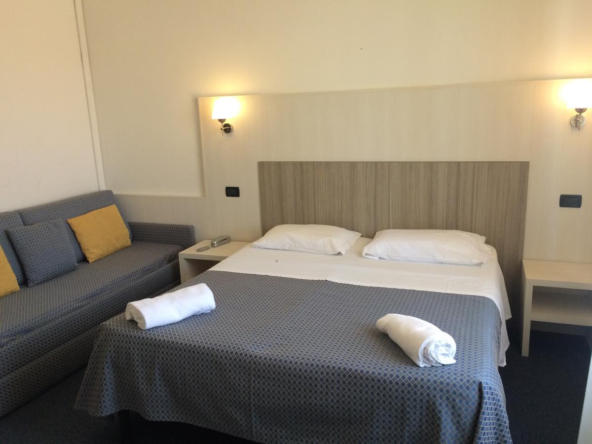 לידו די קאמאיורה Hotel Perla Del Mare מראה חיצוני תמונה