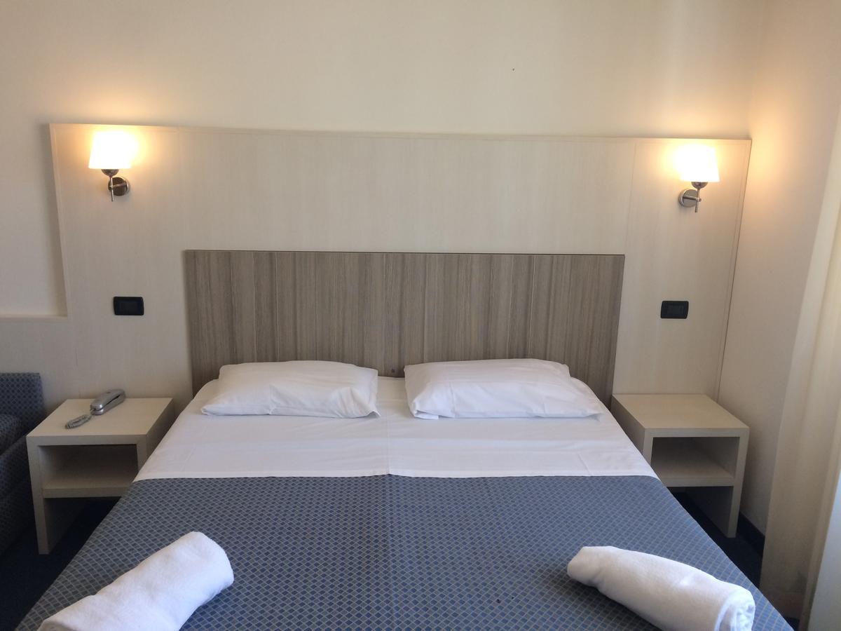 לידו די קאמאיורה Hotel Perla Del Mare מראה חיצוני תמונה