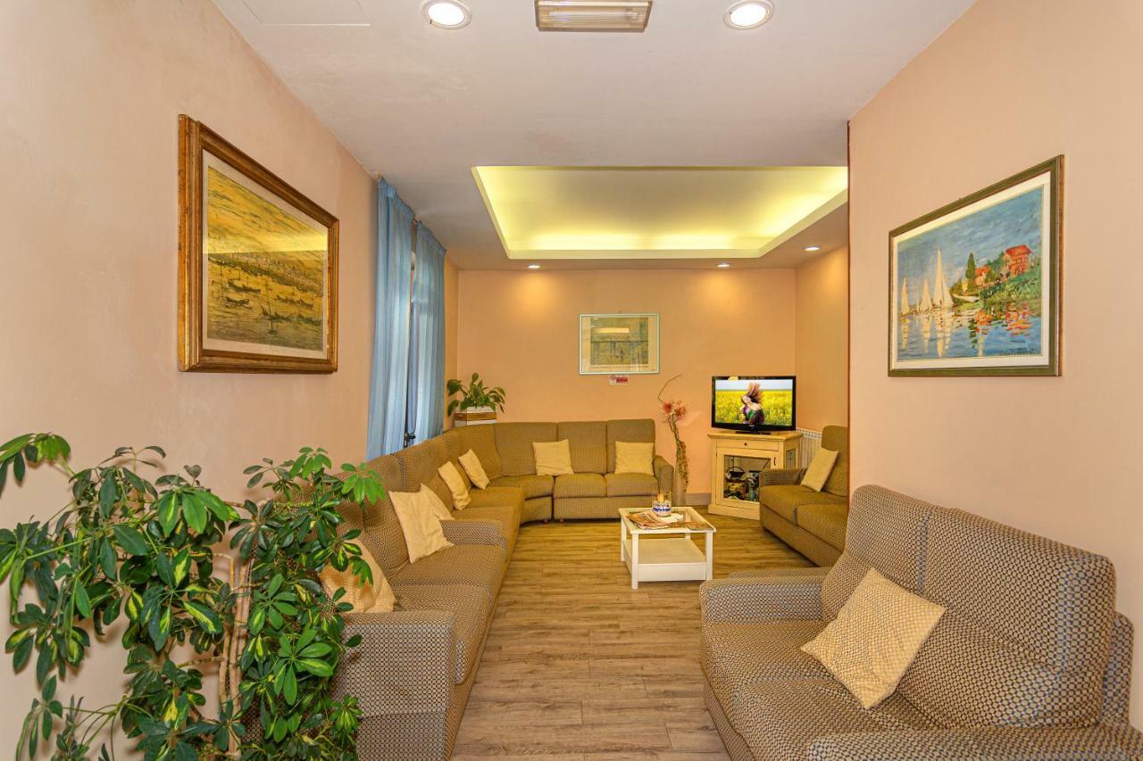 לידו די קאמאיורה Hotel Perla Del Mare מראה חיצוני תמונה