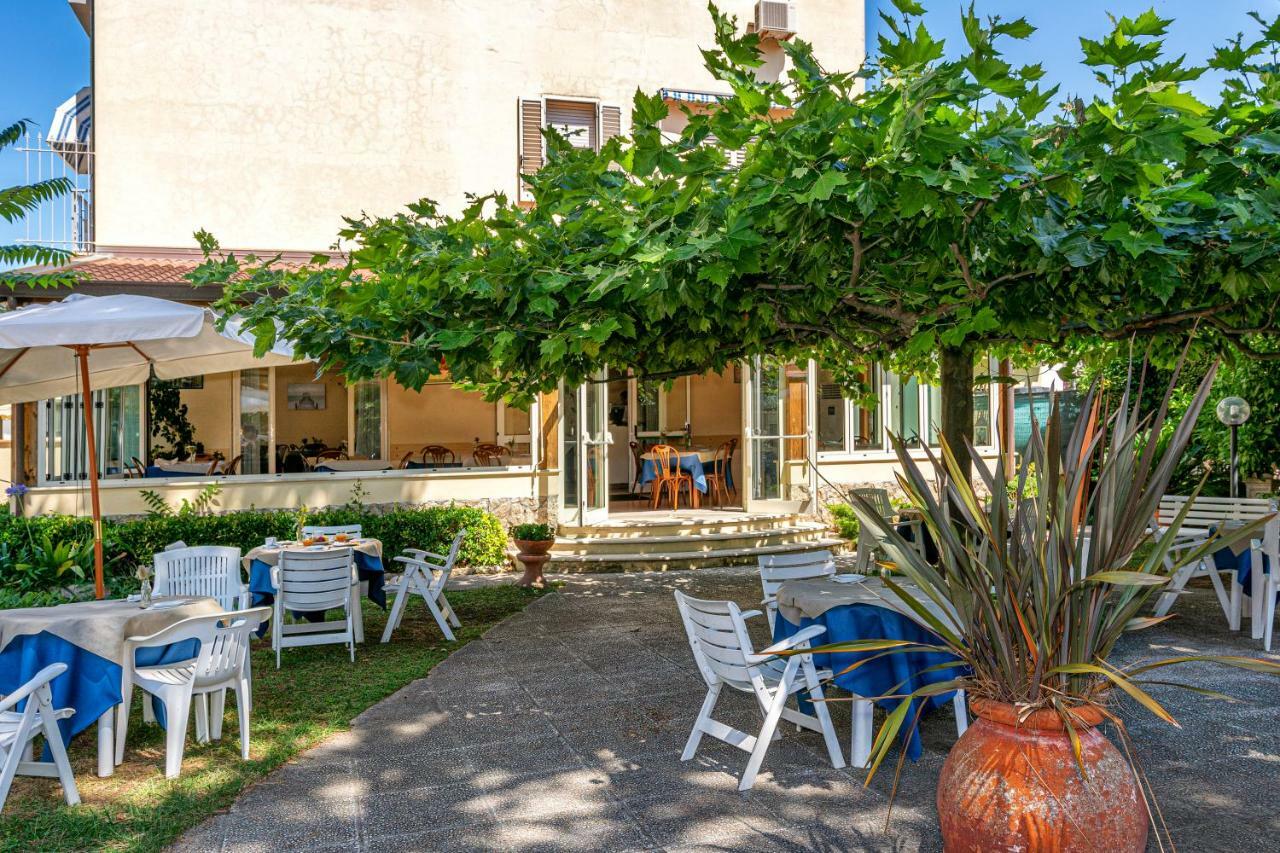 לידו די קאמאיורה Hotel Perla Del Mare מראה חיצוני תמונה